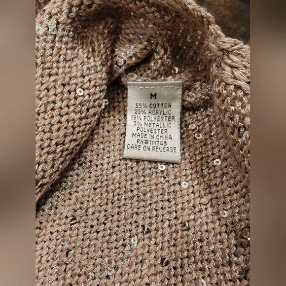 Short sleeve lightweight sequin sweater size Medium - Picture 9 of 9